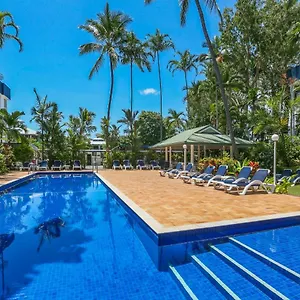 https://agincourt-beachfront-apartments.cairnshotels4all.com